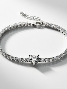 NWT Remain in My Love Bracelet in Silver